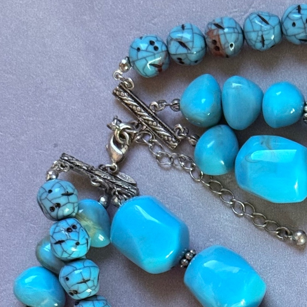 VINTAGE AVON Necklace Triple Strand Chunky Faux Turquoise Beads Silver Accents - Picture 3 of 5